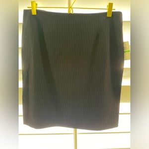 Amanda + Chelsea black and white pin stripe skirt. Size 8. New with tags.